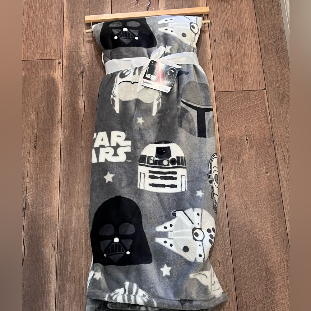 NWT Star wars throw blanket